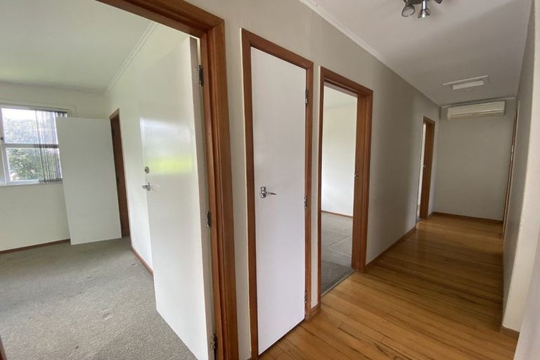 Photo of property in 5 Segedin Place, Glenfield, Auckland, 0629