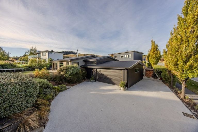 Photo of property in 3 Kirimoko Crescent, Wanaka, 9305