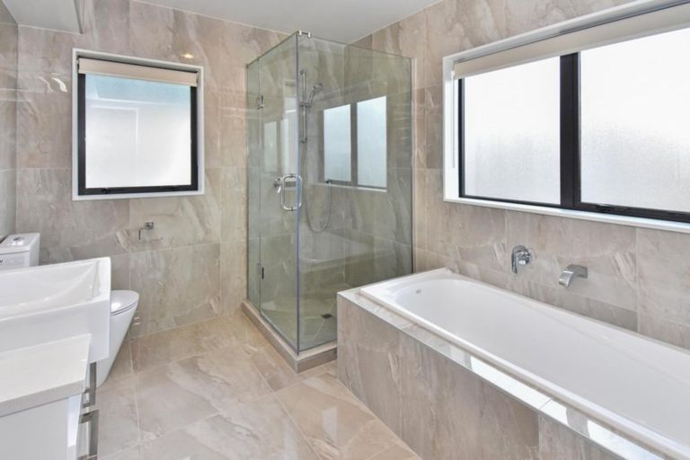 Photo of property in 25 Drumbuoy Drive, Flat Bush, Auckland, 2019