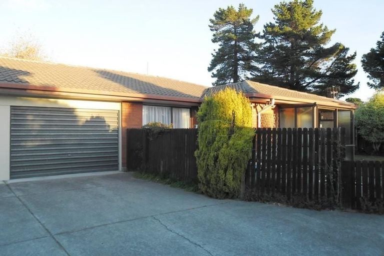 Photo of property in 2/21 Briarmont Street, Avondale, Christchurch, 8061