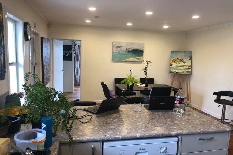 Photo of property in 15 Karamu Street, Te Atatu Peninsula, Auckland, 0610