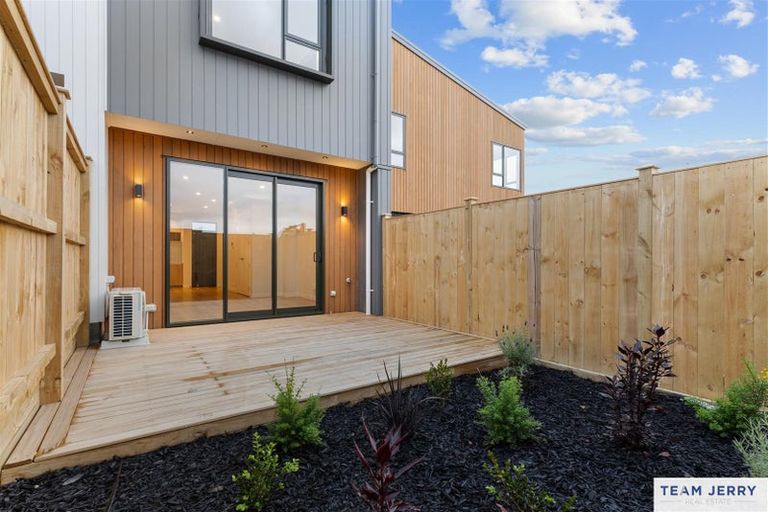 Photo of property in 13 Kuaha Road, Massey, Auckland, 0614