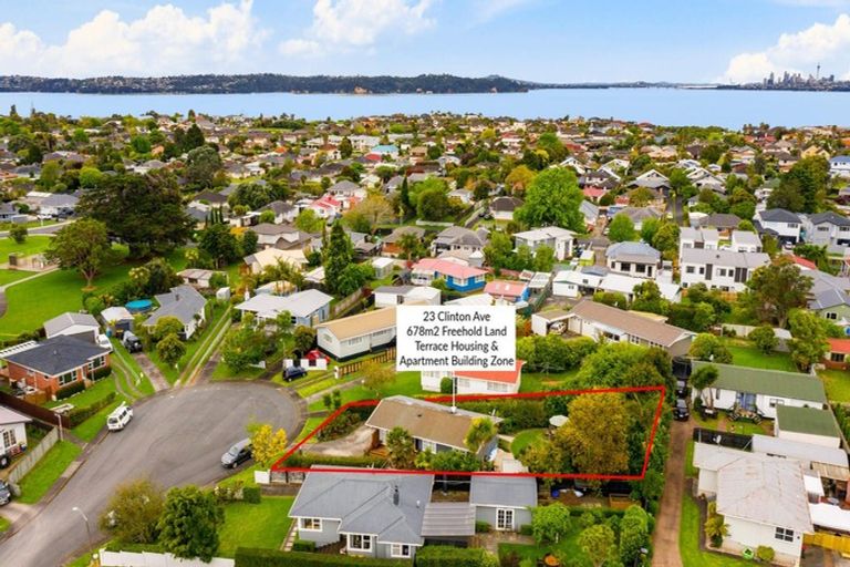 Photo of property in 23 Clinton Avenue, Te Atatu Peninsula, Auckland, 0610