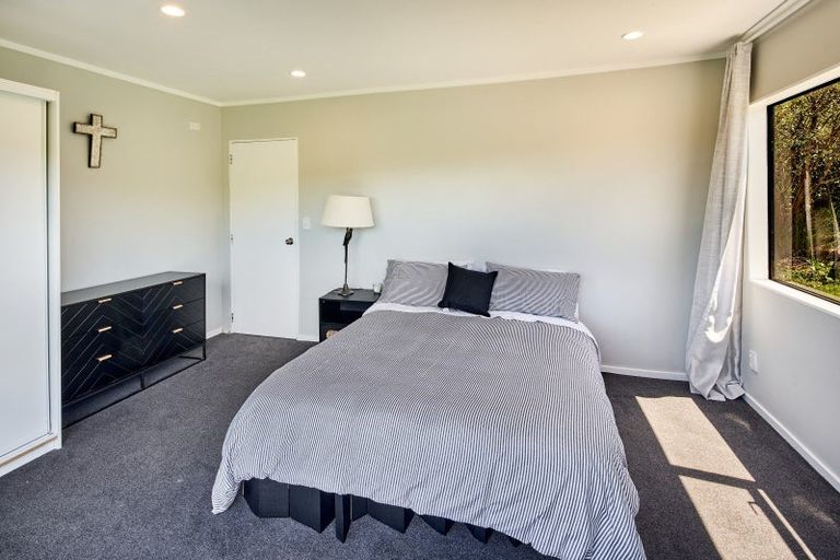 Photo of property in 16b Fernhaven Grove, Newlands, Wellington, 6037