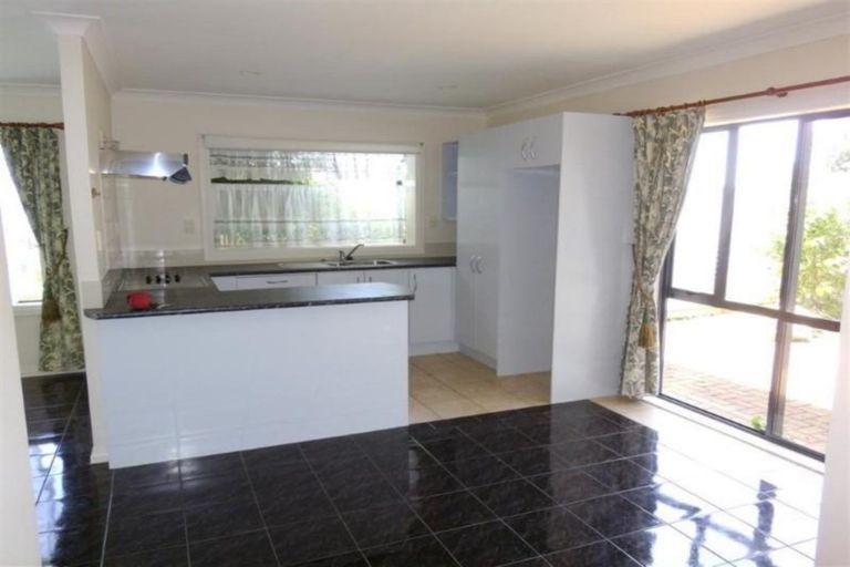 Photo of property in 2 Genesis Place, Flat Bush, Auckland, 2019