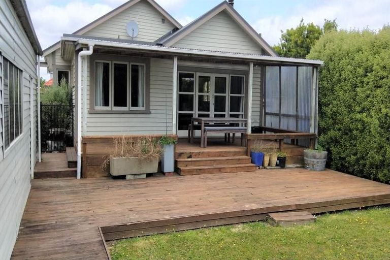 Photo of property in 15 Puriri Terrace, Roslyn, Palmerston North, 4414