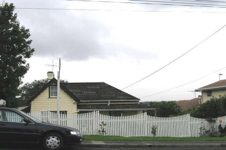 Photo of property in 135 Ocean View Road, Hillcrest, Auckland, 0627