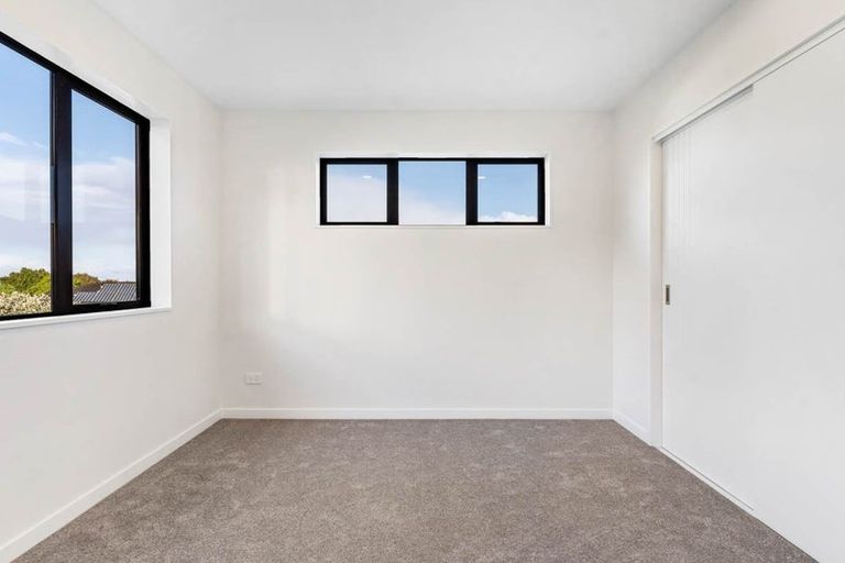 Photo of property in 40c Cyclarama Crescent, Massey, Auckland, 0614