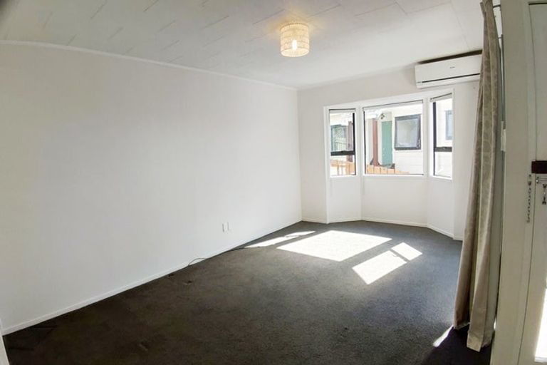 Photo of property in 2/1 Landsdale Place, Massey, Auckland, 0614