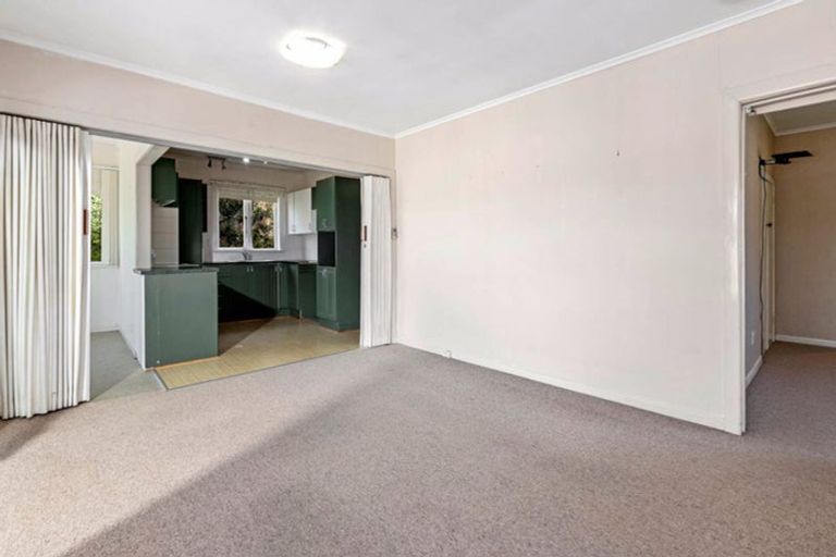 Photo of property in 35 Bayview Road, Browns Bay, Auckland, 0630