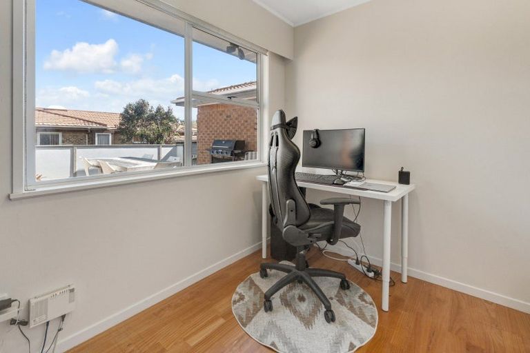 Photo of property in 19c Te Anau Place, Pakuranga Heights, Auckland, 2010