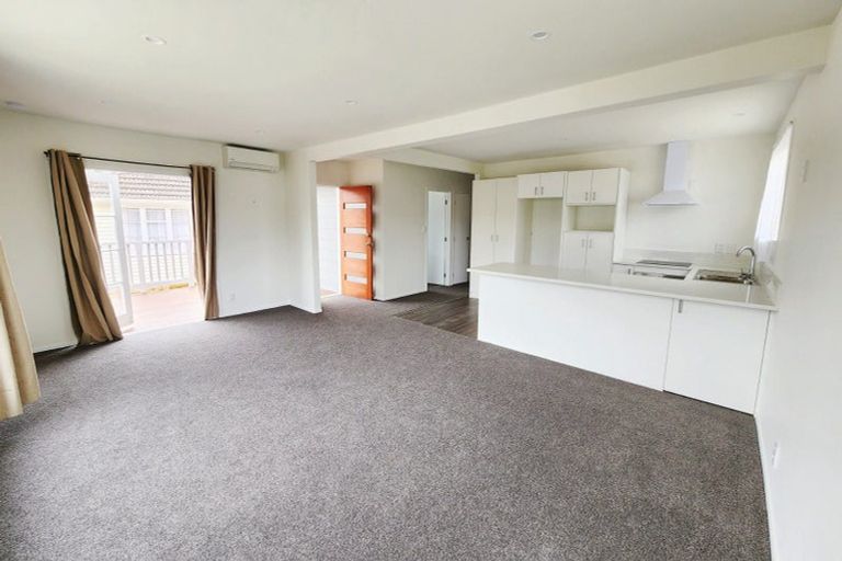 Photo of property in 57 Mcclintock Road, Massey, Auckland, 0614