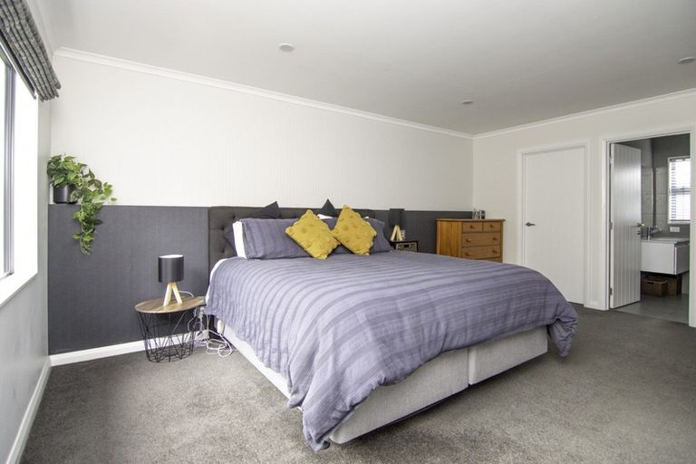 Photo of property in 26 Pegasus Place, Kelvin Grove, Palmerston North, 4414