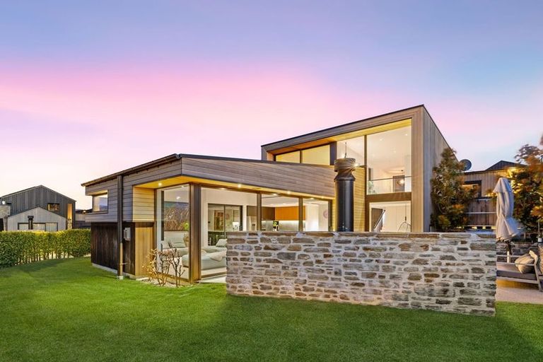 Photo of property in 37 Mount Nicholas Avenue, Wanaka, 9305