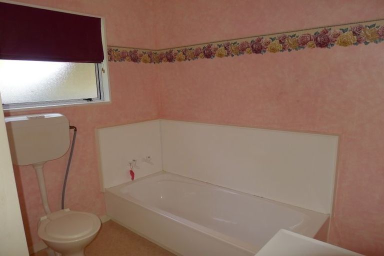 Photo of property in 2 Winara Avenue, Waikanae, 5036