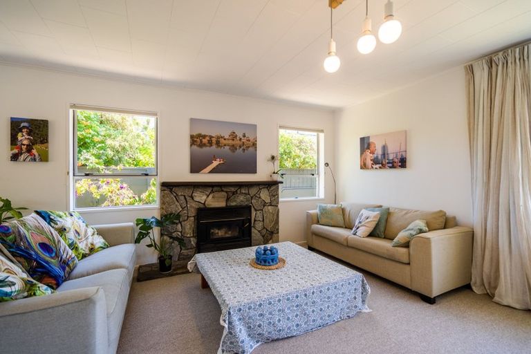 Photo of property in 24 Rewarewa Crescent, Waikanae, 5036