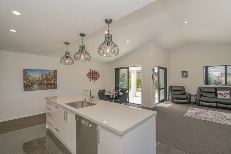 Photo of property in 2 Debenham Drive, Whitianga, 3510