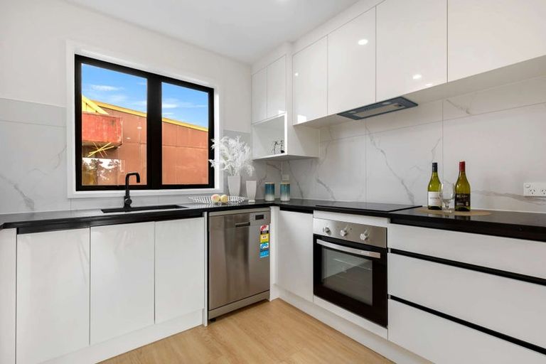 Photo of property in 3/1 Waters Place, New Lynn, Auckland, 0600
