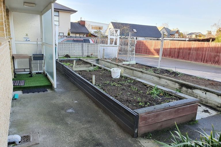 Photo of property in 77 Memorial Avenue, Ilam, Christchurch, 8053