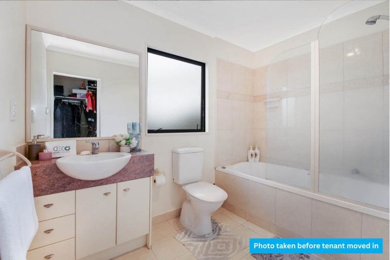 Photo of property in 26 Black Teal Close, Unsworth Heights, Auckland, 0632