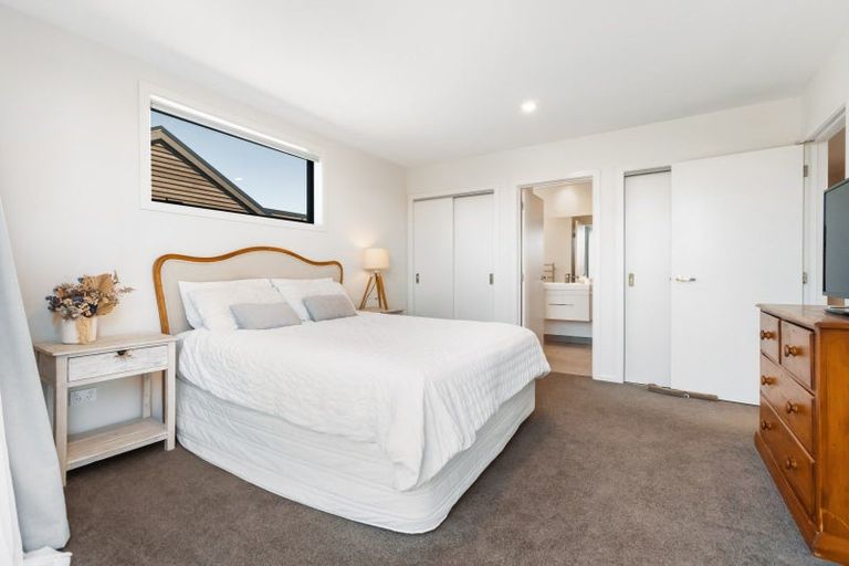 Photo of property in 4 Matakanui Lane, Wanaka, 9305