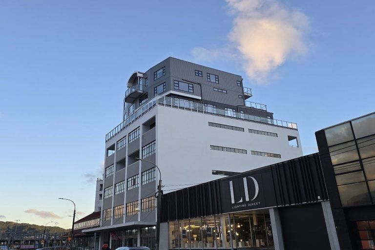 Photo of property in Endeavour Apartments, 3/125 Thorndon Quay, Pipitea, Wellington, 6011