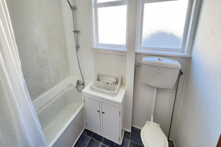 Photo of property in 12 Regent Place, Blagdon, New Plymouth, 4310