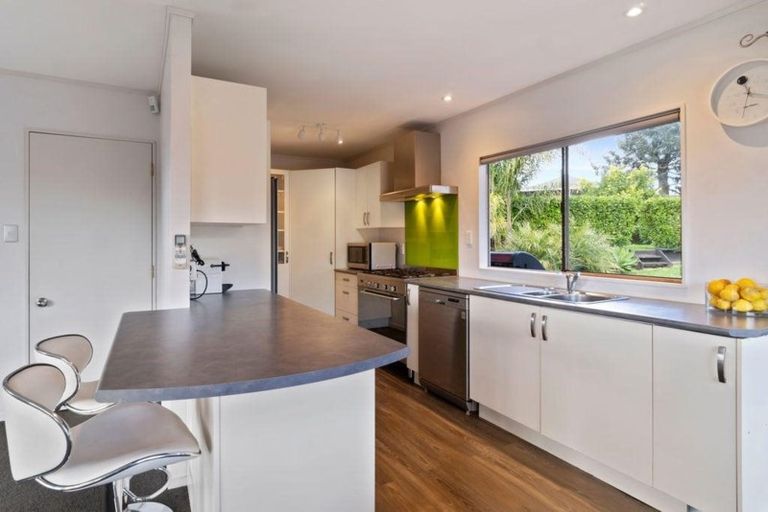 Photo of property in 4 Realm Place, Massey, Auckland, 0614