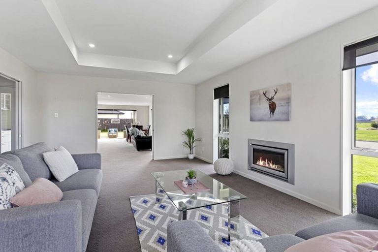 Photo of property in 1 Glen Kerran Close, Broomfield, Christchurch, 8042