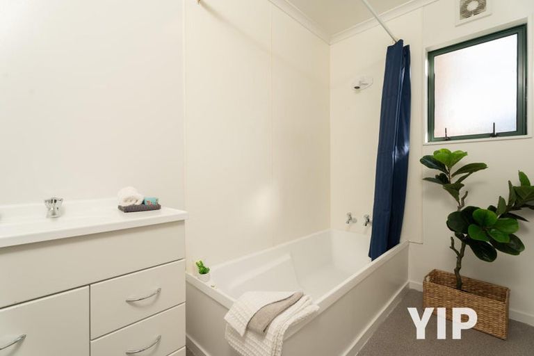 Photo of property in 32a Horokiwi Road West, Newlands, Wellington, 6037