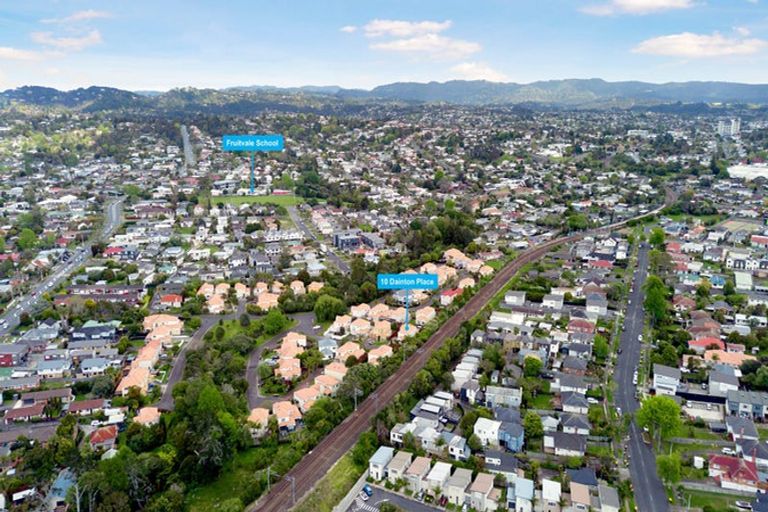 Photo of property in 10 Dainton Place, New Lynn, Auckland, 0600