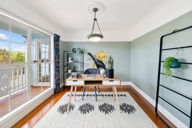 Photo of property in 24 Saunders Close, Whitby, Porirua, 5024