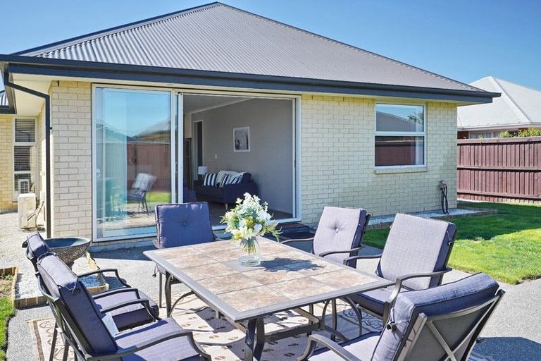 Photo of property in 19 Brockelbank Drive, Kaiapoi, 7630