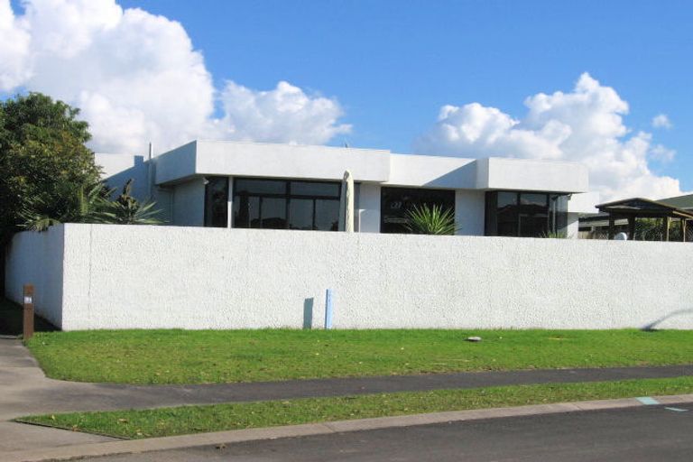 Photo of property in 10 Nickell Place, Orewa, 0931