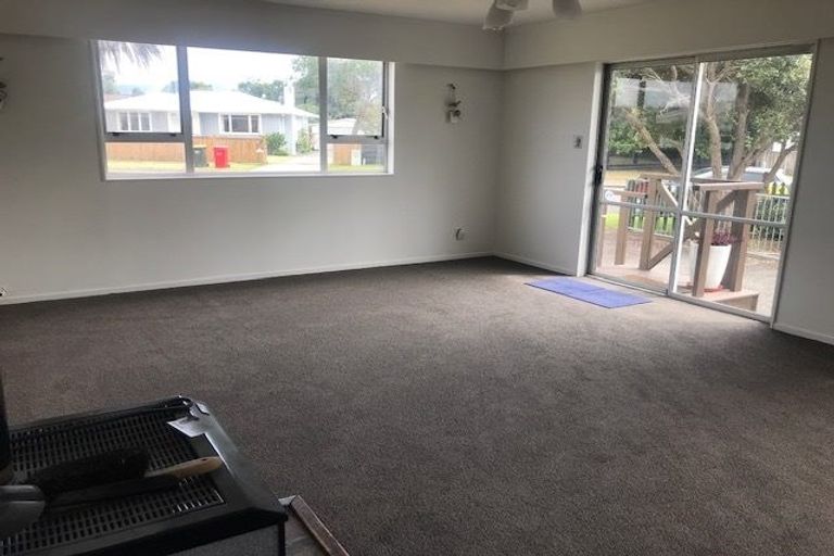Photo of property in 10 Hadfield Place, Paraparaumu Beach, Paraparaumu, 5032
