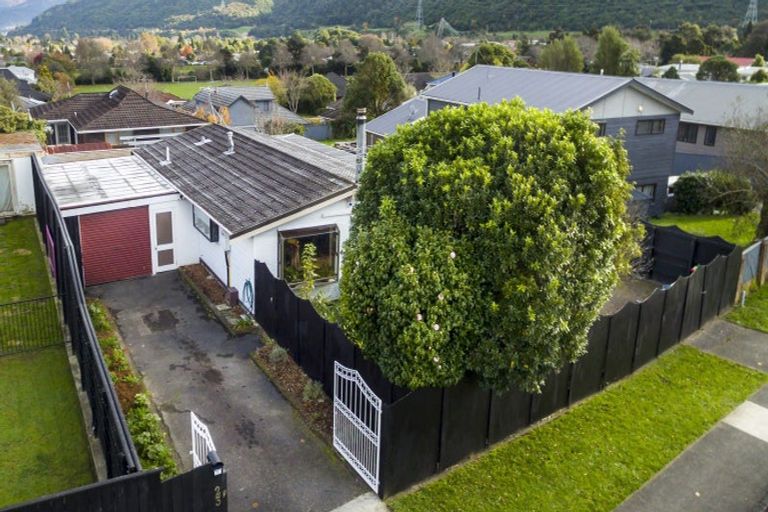 Photo of property in 2/23 Roband Crescent, Brown Owl, Upper Hutt, 5018