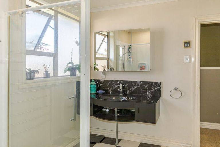 Photo of property in 32 Brougham Street, Westport, 7825