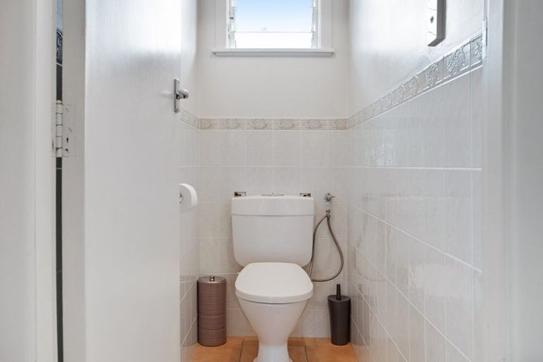 Photo of property in 84 Matipo Road, Te Atatu Peninsula, Auckland, 0610