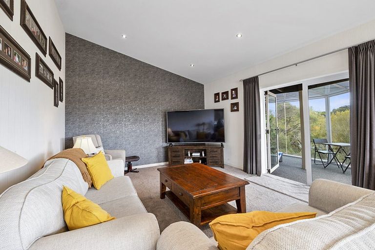 Photo of property in 38 Seaview Road, Marfell, New Plymouth, 4310