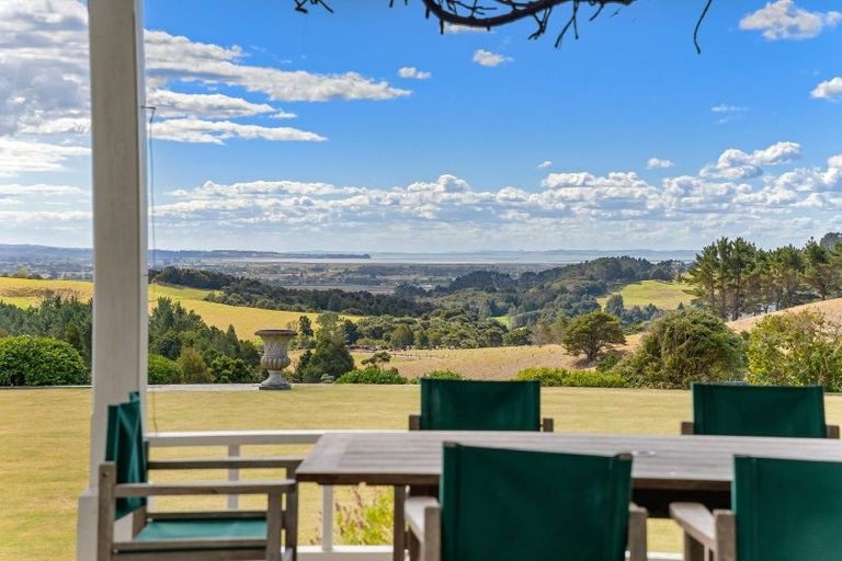 Photo of property in 38 Kaipara View Road, Helensville, 0875