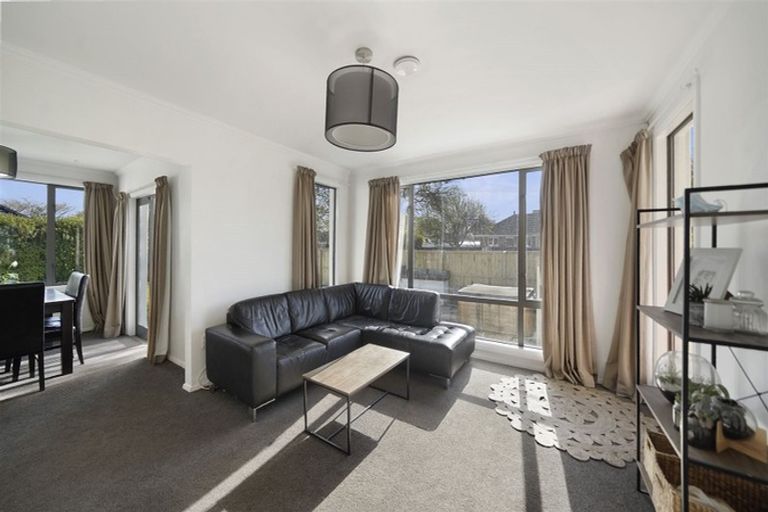 Photo of property in 33 Croziers Road, St Albans, Christchurch, 8052