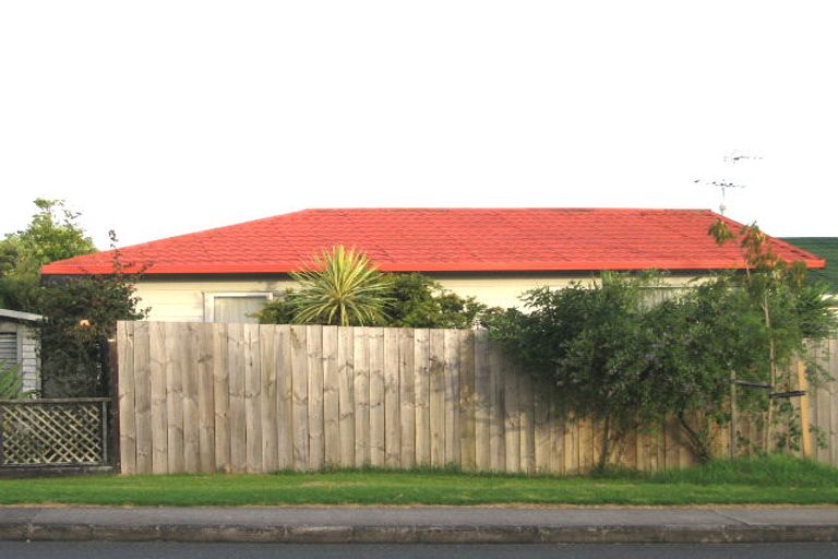 Photo of property in 47 Roberts Road, Te Atatu South, Auckland, 0610