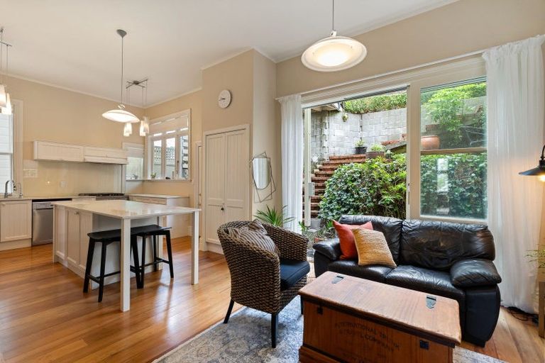 Photo of property in 20 Talavera Terrace, Kelburn, Wellington, 6012