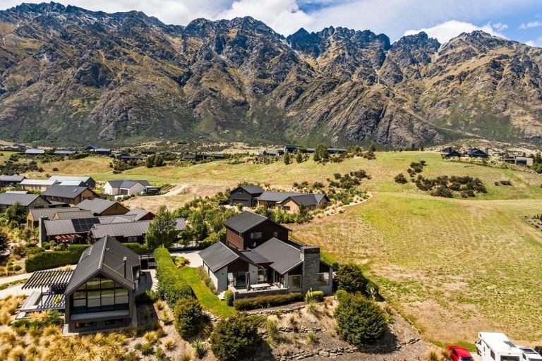 Photo of property in 4 Kinross Lane, Jacks Point, Queenstown, 9371