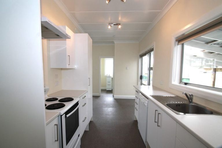 Photo of property in 14 Calvert Road, Moturoa, New Plymouth, 4310
