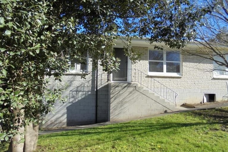Photo of property in 1/24 Sovereign Place, Glenfield, Auckland, 0629