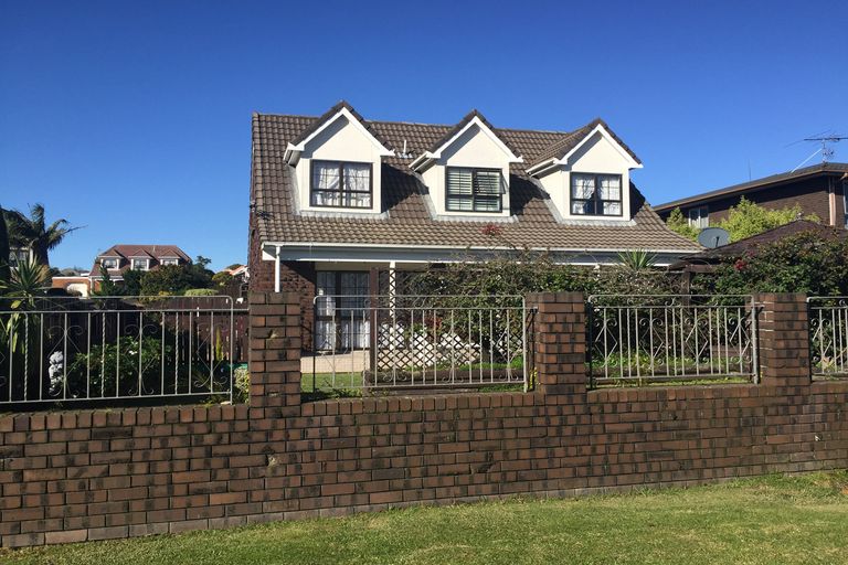 Photo of property in 1/47 Edmonton Road, Henderson, Auckland, 0612
