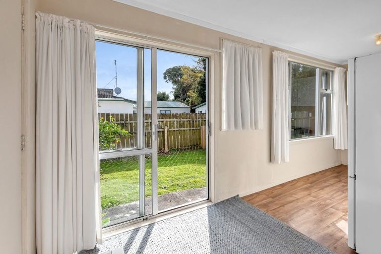 Photo of property in 15 Pyle Road West, One Tree Point, 0118