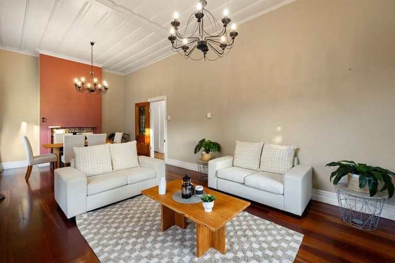 Photo of property in 128 Victoria Street, Cambridge, 3434