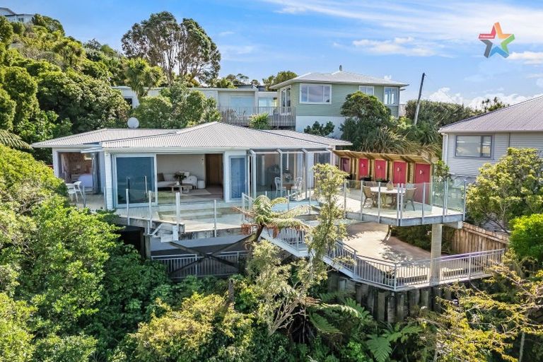Photo of property in 26a Tai Paku Paku Road, Karaka Bays, Wellington, 6022